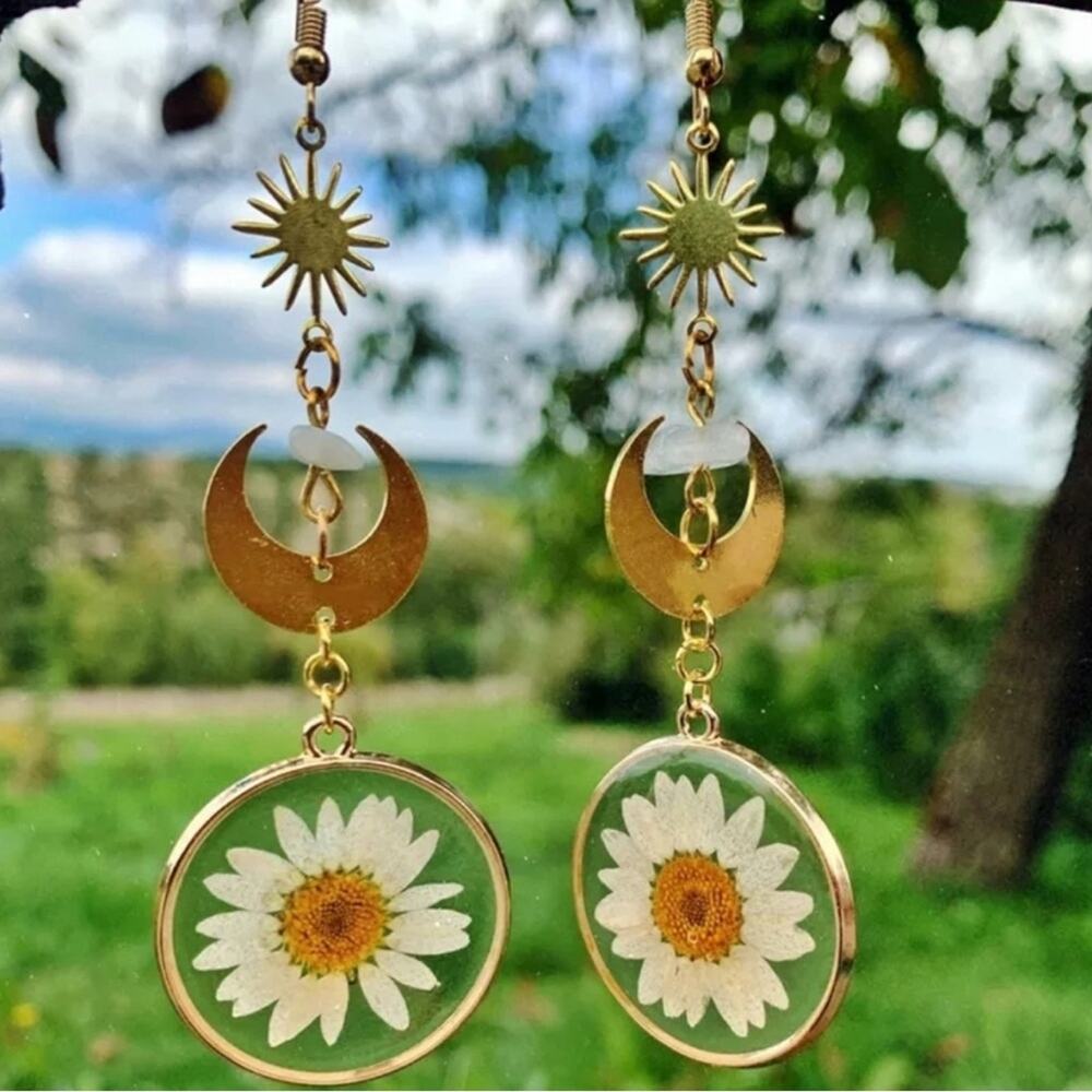 Daisy Earring Pressed Flower Moon Dangle Bohemian Boho Festival 70s Funky